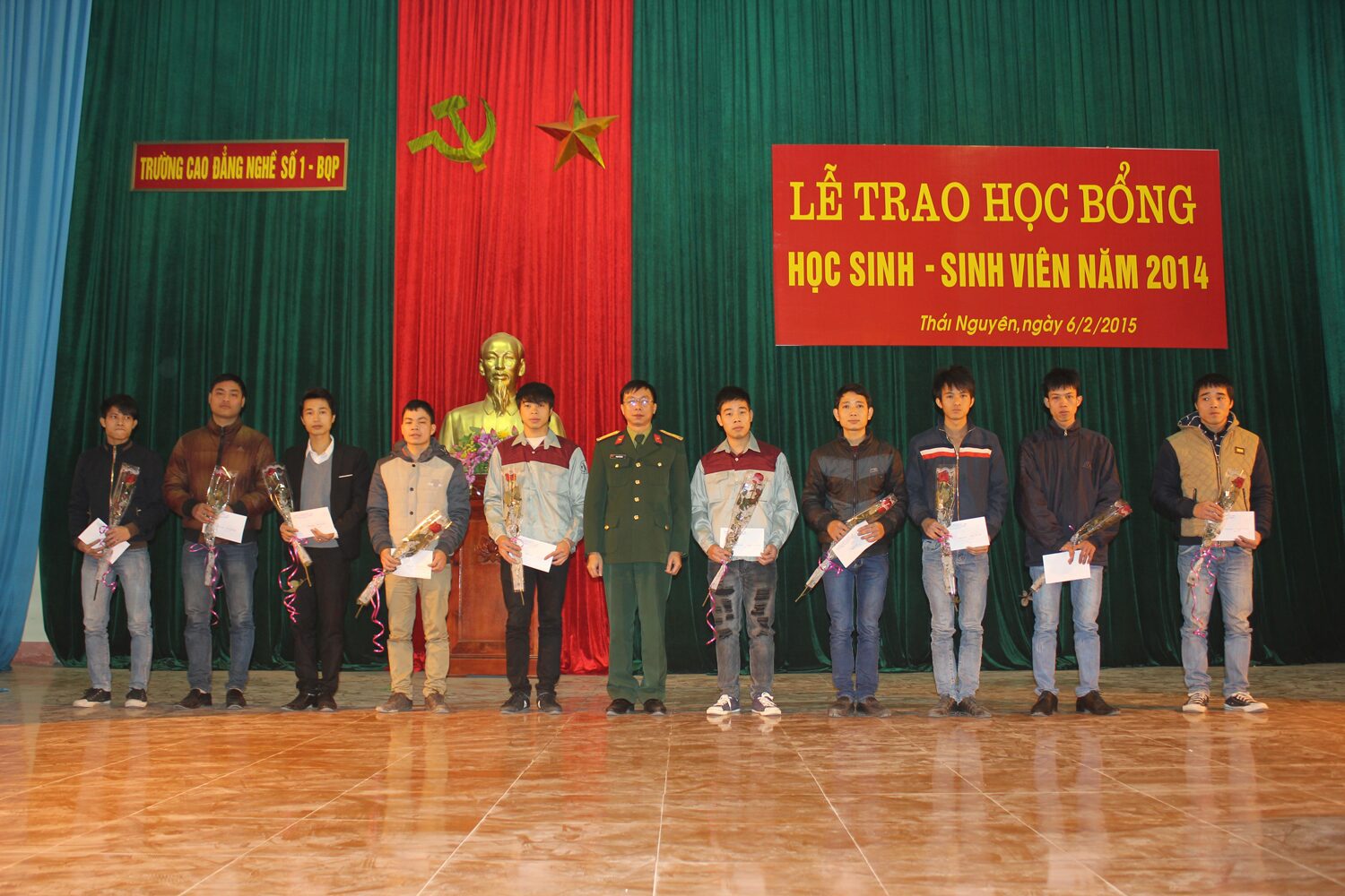 Le-trao-hoc-bong-hoc-sinh-sinh-vien-2014