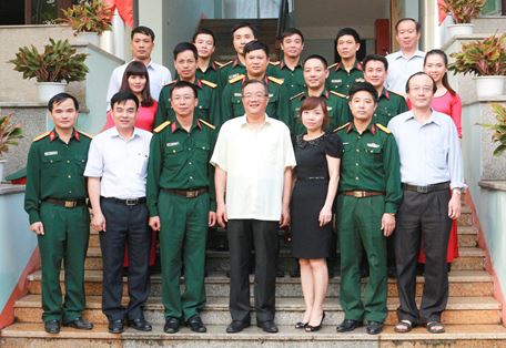 Thứ trưởng Huỳnh Văn Tí thăm và làm việc với Cao đẳng nghề số 1 BQP