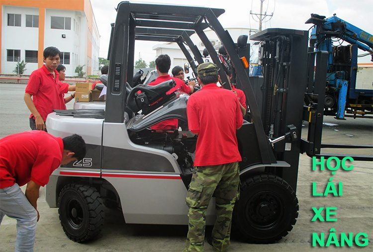 Học lái xe nâng