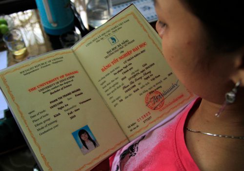 Thạc sĩ, cử nhân cất bằng đi học cao đẳng, trung cấp nghề. Khác những cử nhân mới ra trường loay hoay tìm việc làm, nhiều người có bằng Thạc sĩ,