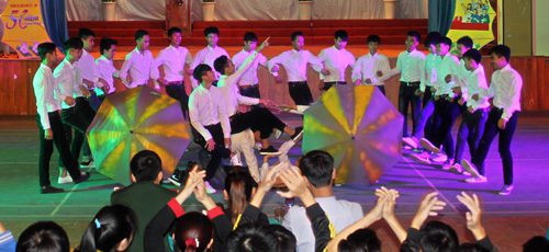 Hoi dien Flashmob ky niem 67 nam hssv Viet Nam